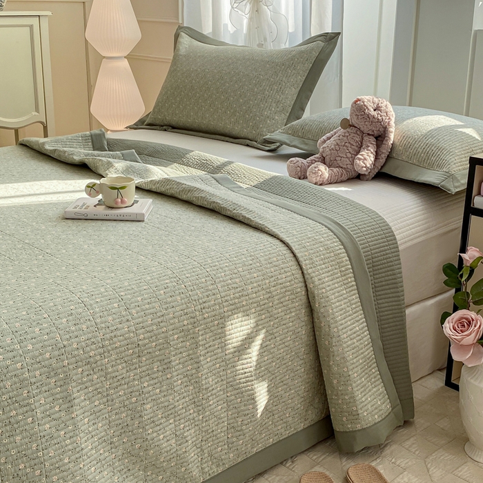 91家纺网 家纺一手货源 找家纺 尊妙被业 2025新款针织棉直边床盖三件套 茶里