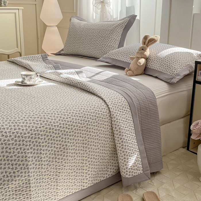 91家纺网 家纺一手货源 找家纺 尊妙被业 2025新款针织棉直边床盖三件套 故人