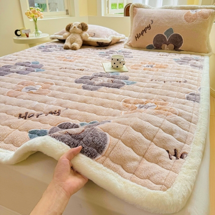91家纺网 家纺一手货源 找家纺 （买家秀 爆款花色不断货）A类母婴级牛奶绒床垫子雪花绒床垫子牛奶绒雪花绒床护垫子牛奶绒床褥子-大床款 幸福花开