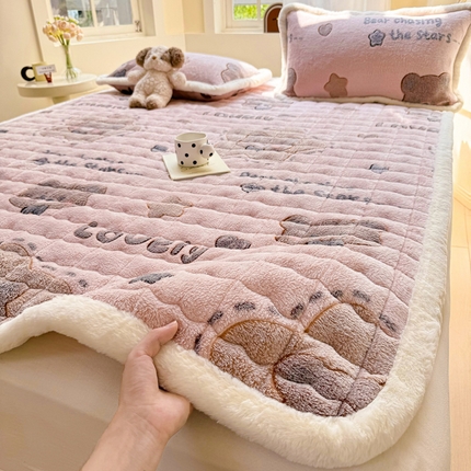 91家纺网 家纺一手货源 找家纺 （买家秀 爆款花色不断货）A类母婴级牛奶绒床垫子雪花绒床垫子牛奶绒雪花绒床护垫子牛奶绒床褥子-大床款 星星熊宝