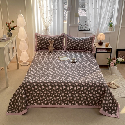 91家纺网 家纺一手货源 找家纺 尊妙被业 2025新款针织棉直边床盖三件套 念安