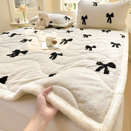 91家纺网 家纺一手货源 找家纺 （总）（买家秀 爆款不断货）A类母婴级毛巾绣牛奶绒床垫子刺绣牛奶绒床护垫床褥子雪花绒毛巾绣床垫床褥-大床款