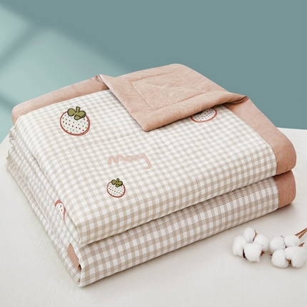 91家纺网 家纺一手货源 找家纺 黛妮雅 2025新款里外全棉印花棉花被纯棉夏被夏凉被空调被 夏被四件套 格子草莓