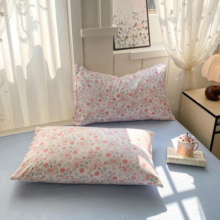 91家纺网 家纺一手货源 找家纺 （总）芷凡家纺 2025新款水洗棉印花纯色格子条纹单枕套