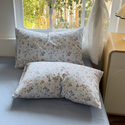 91家纺网 家纺一手货源 找家纺 （总）芷凡家纺 2025新款水洗棉印花纯色格子条纹单枕套