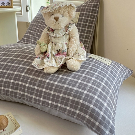 91家纺网 家纺一手货源 找家纺 （总）芷凡家纺 2025新款水洗棉印花纯色格子条纹单枕套