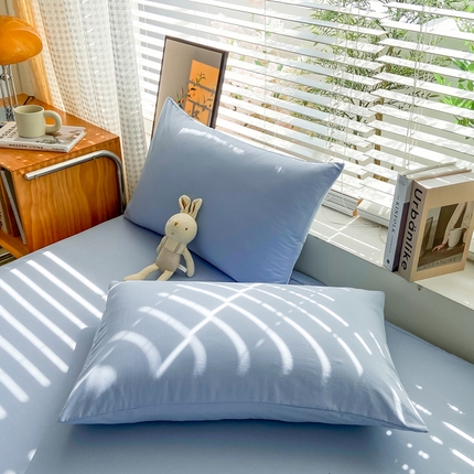 91家纺网 家纺一手货源 找家纺 （总）芷凡家纺 2025新款水洗棉印花纯色格子条纹单枕套