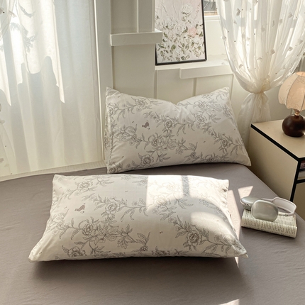 91家纺网 家纺一手货源 找家纺 （总）芷凡家纺 2025新款水洗棉印花纯色格子条纹单枕套