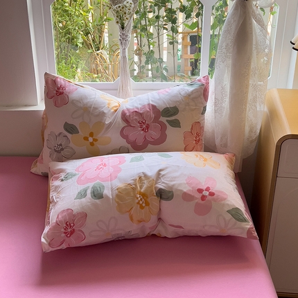 91家纺网 家纺一手货源 找家纺 （总）芷凡家纺 2025新款水洗棉印花纯色格子条纹单枕套