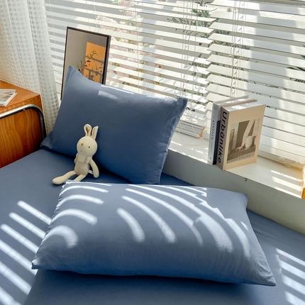 91家纺网 家纺一手货源 找家纺 （总）芷凡家纺 2025新款水洗棉印花纯色格子条纹单枕套