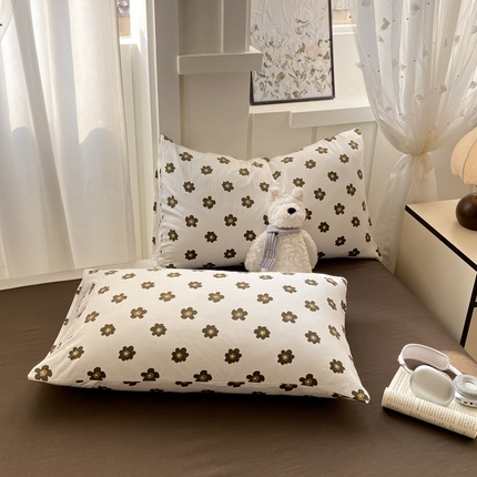 91家纺网 家纺一手货源 找家纺 （总）芷凡家纺 2025新款水洗棉印花纯色格子条纹单枕套