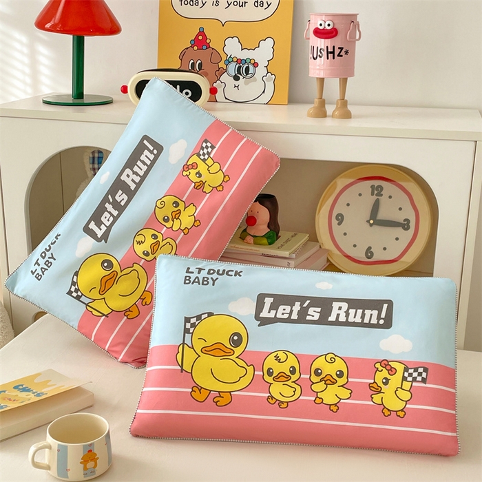 91家纺网 家纺一手货源 找家纺 梦舒羽 2025新款正版授权全棉枕套卡通枕芯套枕头内胆套儿童抱枕套 竞速鸭