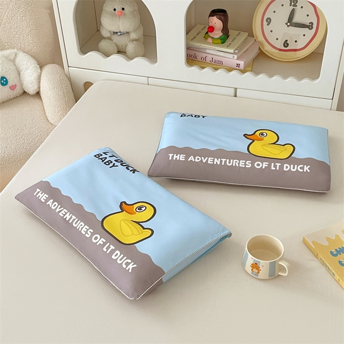 91家纺网 家纺一手货源 找家纺 梦舒羽 2025新款正版授权全棉枕套卡通枕芯套枕头内胆套儿童抱枕套 漂流鸭