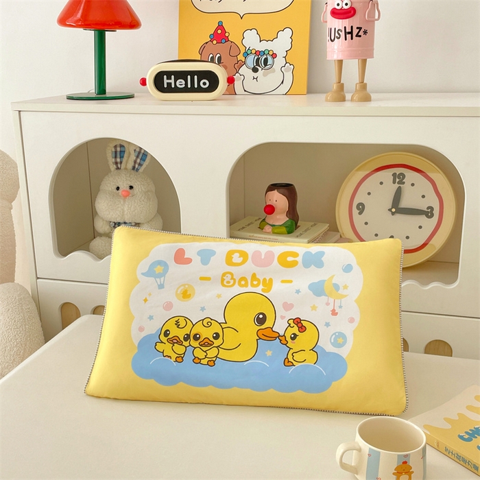 91家纺网 家纺一手货源 找家纺 梦舒羽 2025新款正版授权全棉枕套卡通枕芯套枕头内胆套儿童抱枕套 萌鸭派对