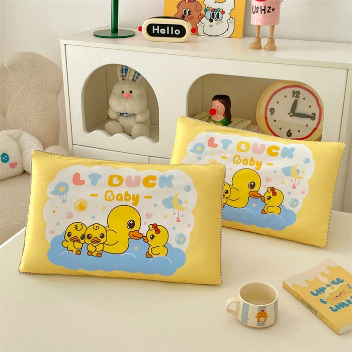91家纺网 家纺一手货源 找家纺 梦舒羽 2025新款正版授权全棉枕套卡通枕芯套枕头内胆套儿童抱枕套 萌鸭派对