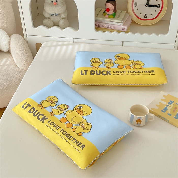 91家纺网 家纺一手货源 找家纺 梦舒羽 2025新款正版授权全棉枕套卡通枕芯套枕头内胆套儿童抱枕套 调皮鸭