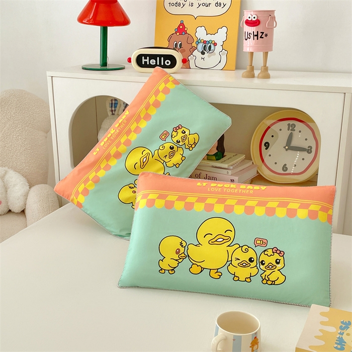 91家纺网 家纺一手货源 找家纺 梦舒羽 2025新款正版授权全棉枕套卡通枕芯套枕头内胆套儿童抱枕套 萌鸭一族-绿