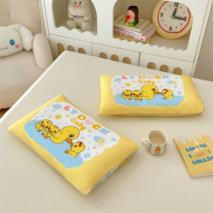 91家纺网 家纺一手货源 找家纺 梦舒羽 2025新款正版授权全棉枕套卡通枕芯套枕头内胆套儿童抱枕套 萌鸭派对