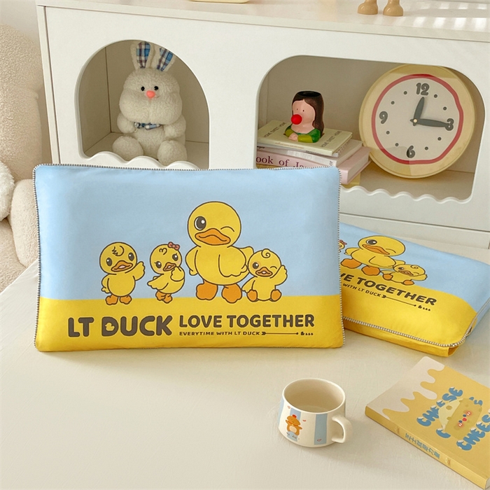 91家纺网 家纺一手货源 找家纺 梦舒羽 2025新款正版授权全棉枕套卡通枕芯套枕头内胆套儿童抱枕套 调皮鸭