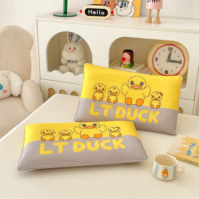 91家纺网 家纺一手货源 找家纺 梦舒羽 2025新款正版授权全棉枕套卡通枕芯套枕头内胆套儿童抱枕套 乖巧鸭
