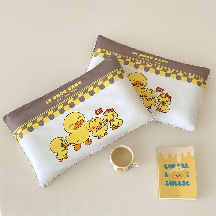 91家纺网 家纺一手货源 找家纺 梦舒羽 2025新款正版授权全棉枕套卡通枕芯套枕头内胆套儿童抱枕套 萌鸭一族-白