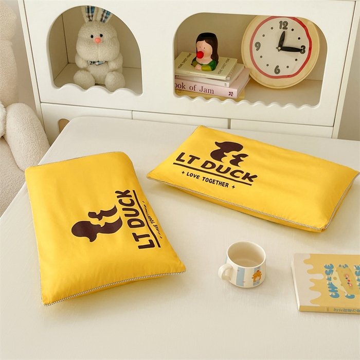 91家纺网 家纺一手货源 找家纺 梦舒羽 2025新款正版授权全棉枕套卡通枕芯套枕头内胆套儿童抱枕套 影帝鸭