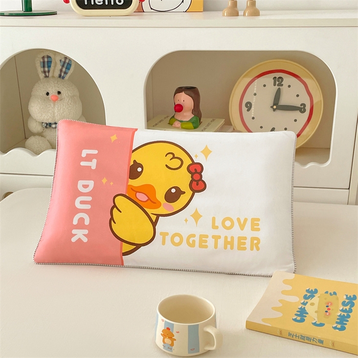 91家纺网 家纺一手货源 找家纺 梦舒羽 2025新款正版授权全棉枕套卡通枕芯套枕头内胆套儿童抱枕套 羞涩鸭