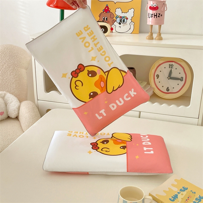 91家纺网 家纺一手货源 找家纺 梦舒羽 2025新款正版授权全棉枕套卡通枕芯套枕头内胆套儿童抱枕套 羞涩鸭