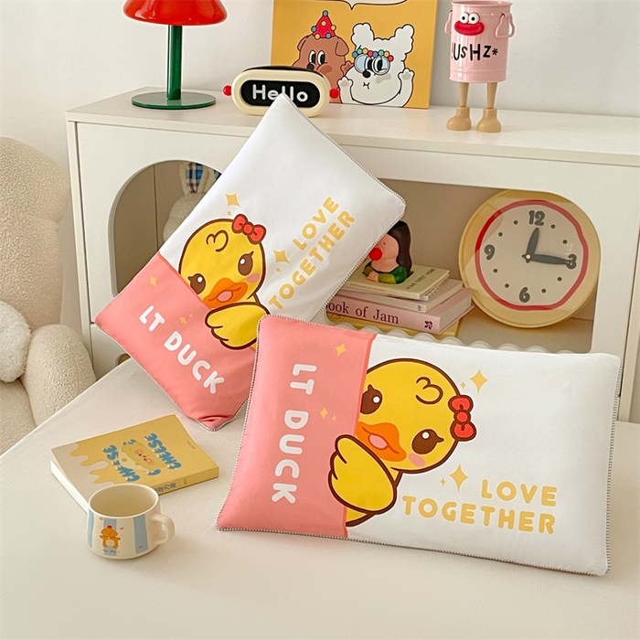 91家纺网 家纺一手货源 找家纺 梦舒羽 2025新款正版授权全棉枕套卡通枕芯套枕头内胆套儿童抱枕套 羞涩鸭
