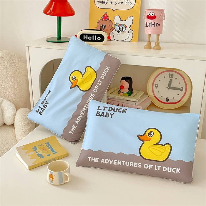 91家纺网 家纺一手货源 找家纺 梦舒羽 2025新款正版授权全棉枕套卡通枕芯套枕头内胆套儿童抱枕套 漂流鸭