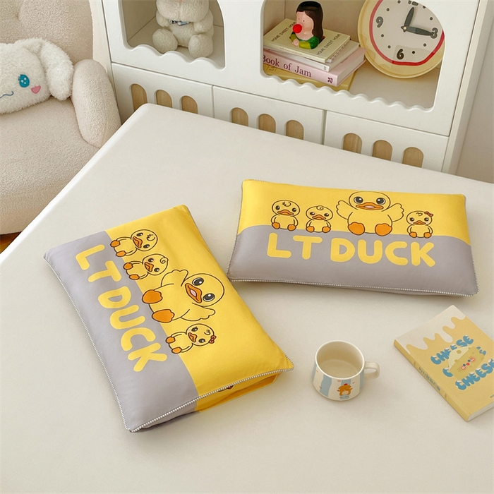 91家纺网 家纺一手货源 找家纺 梦舒羽 2025新款正版授权全棉枕套卡通枕芯套枕头内胆套儿童抱枕套 乖巧鸭