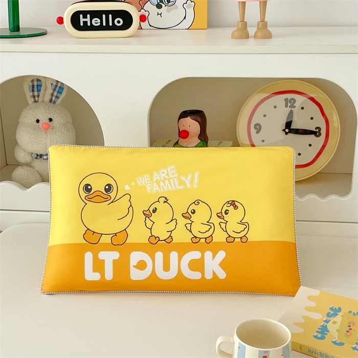 91家纺网 家纺一手货源 找家纺 梦舒羽 2025新款正版授权全棉枕套卡通枕芯套枕头内胆套儿童抱枕套 旅行鸭