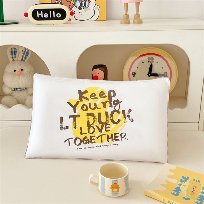 91家纺网 家纺一手货源 找家纺 梦舒羽 2025新款正版授权全棉枕套卡通枕芯套枕头内胆套儿童抱枕套 字母鸭