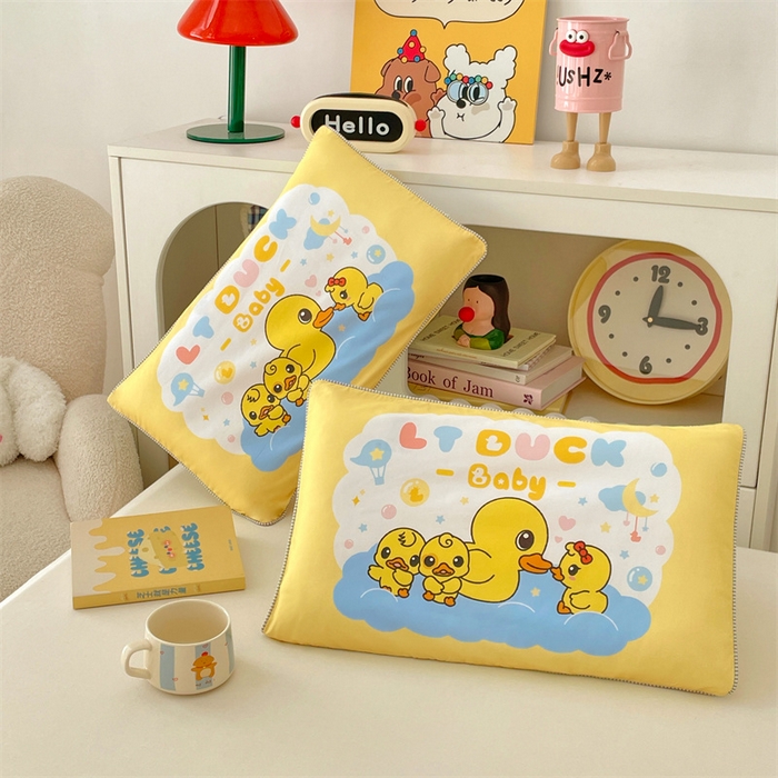 91家纺网 家纺一手货源 找家纺 梦舒羽 2025新款正版授权全棉枕套卡通枕芯套枕头内胆套儿童抱枕套 萌鸭派对