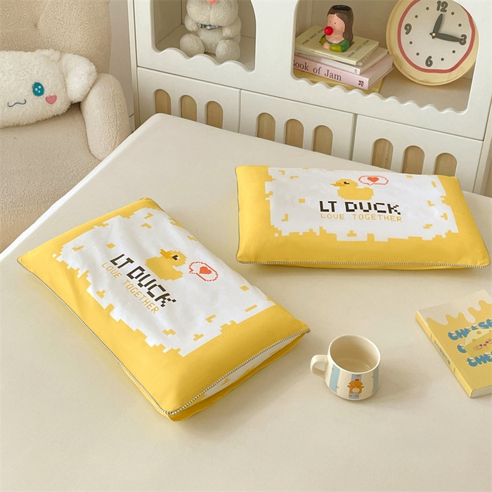 91家纺网 家纺一手货源 找家纺 梦舒羽 2025新款正版授权全棉枕套卡通枕芯套枕头内胆套儿童抱枕套 电玩鸭