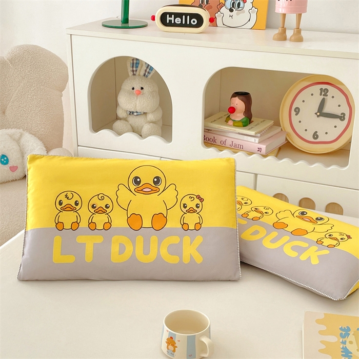 91家纺网 家纺一手货源 找家纺 梦舒羽 2025新款正版授权全棉枕套卡通枕芯套枕头内胆套儿童抱枕套 乖巧鸭