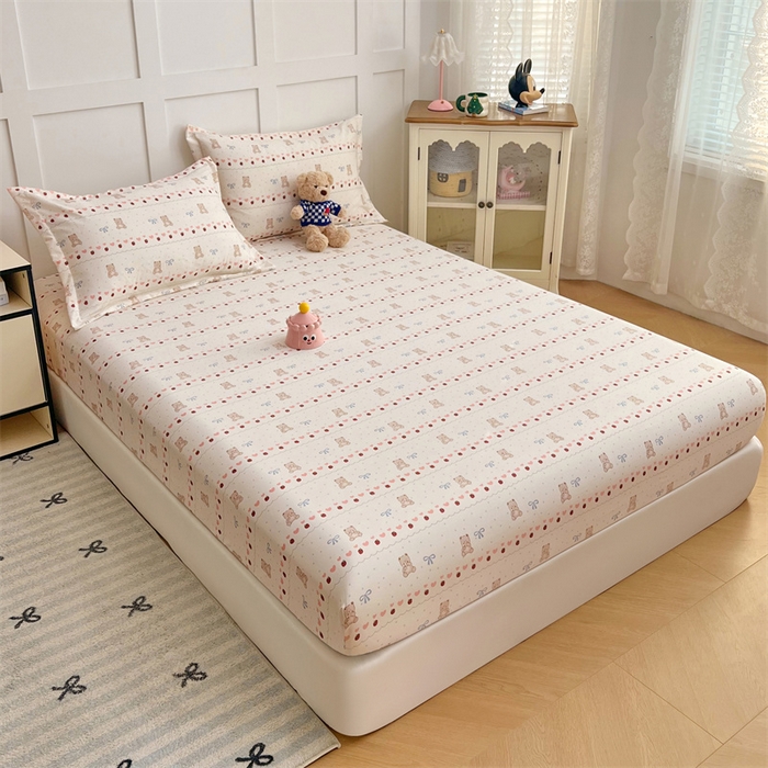 91家纺网 家纺一手货源 找家纺 圣比熊 2025新款针织棉双层纱床笠罩全包席梦思床垫保护罩 草莓熊宝