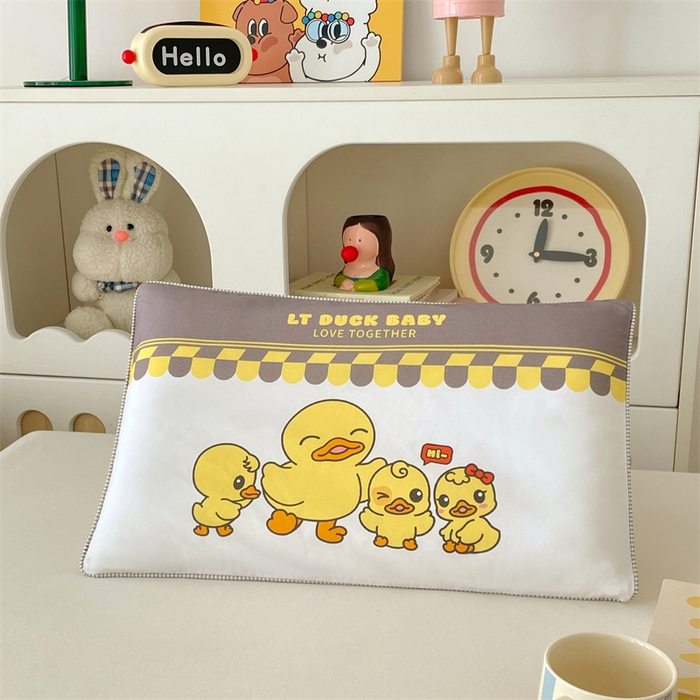 91家纺网 家纺一手货源 找家纺 梦舒羽 2025新款正版授权全棉枕套卡通枕芯套枕头内胆套儿童抱枕套 萌鸭一族-白