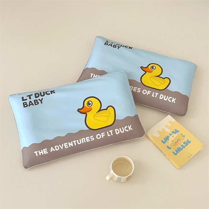 91家纺网 家纺一手货源 找家纺 梦舒羽 2025新款正版授权全棉枕套卡通枕芯套枕头内胆套儿童抱枕套 漂流鸭