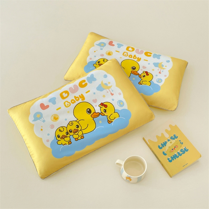 91家纺网 家纺一手货源 找家纺 梦舒羽 2025新款正版授权全棉枕套卡通枕芯套枕头内胆套儿童抱枕套 萌鸭派对