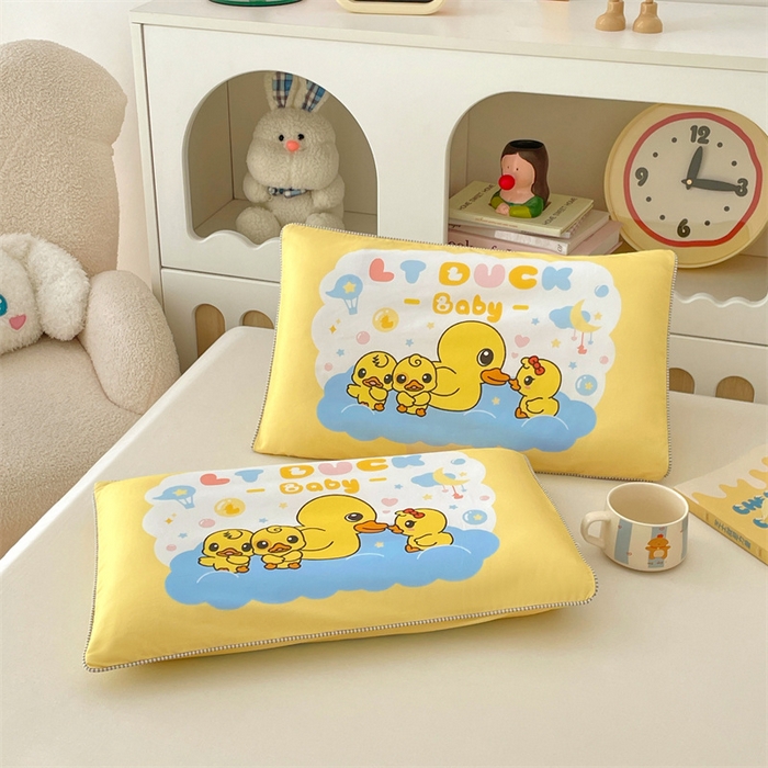 91家纺网 家纺一手货源 找家纺 梦舒羽 2025新款正版授权全棉枕套卡通枕芯套枕头内胆套儿童抱枕套 萌鸭派对