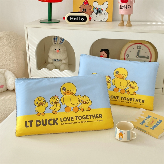 91家纺网 家纺一手货源 找家纺 梦舒羽 2025新款正版授权全棉枕套卡通枕芯套枕头内胆套儿童抱枕套 调皮鸭