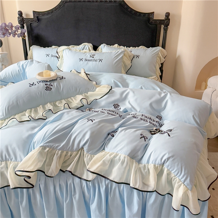 91家纺网 家纺一手货源 找家纺 富盛家纺 2025新款水洗亲肤棉刺绣床裙款四件套公主风四件套 茹意—蓝