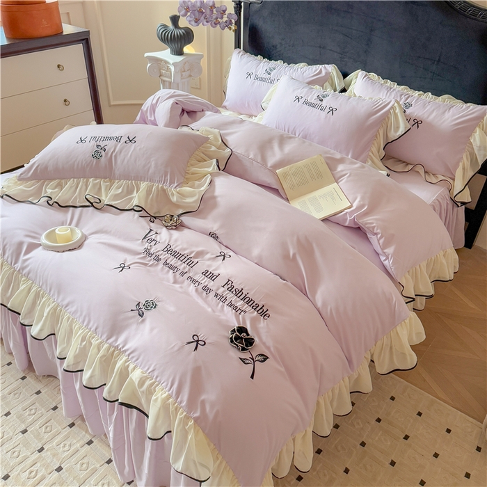 91家纺网 家纺一手货源 找家纺 富盛家纺 2025新款水洗亲肤棉刺绣床裙款四件套公主风四件套 茹意—紫