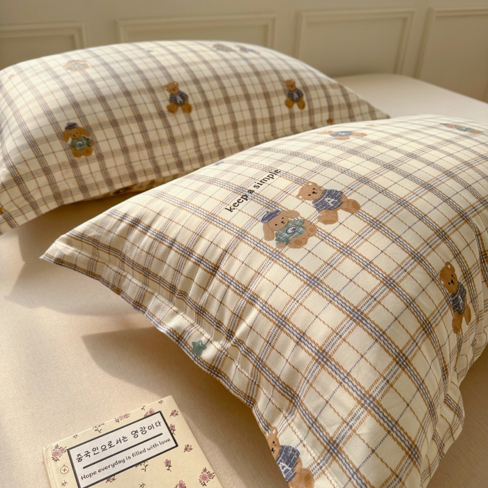 91家纺网 家纺一手货源 找家纺 百寐 2025新款13372全棉信封印花枕套单人 格子熊