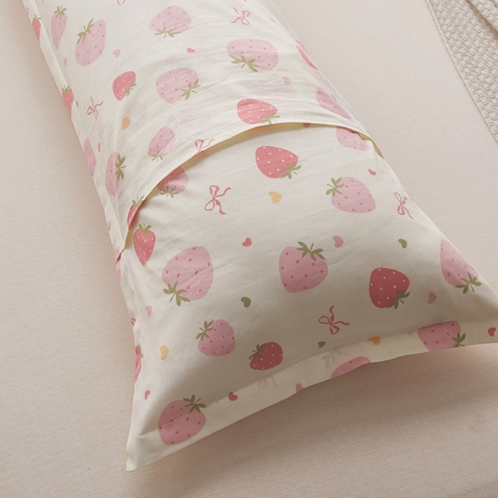 91家纺网 家纺一手货源 找家纺 翎盈家纺 2025新款纯棉小清新双人枕套 草莓庄园