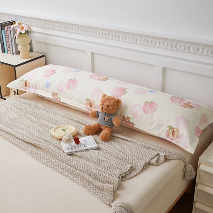 91家纺网 家纺一手货源 找家纺 翎盈家纺 2025新款纯棉小清新双人枕套 蜜桃松鼠