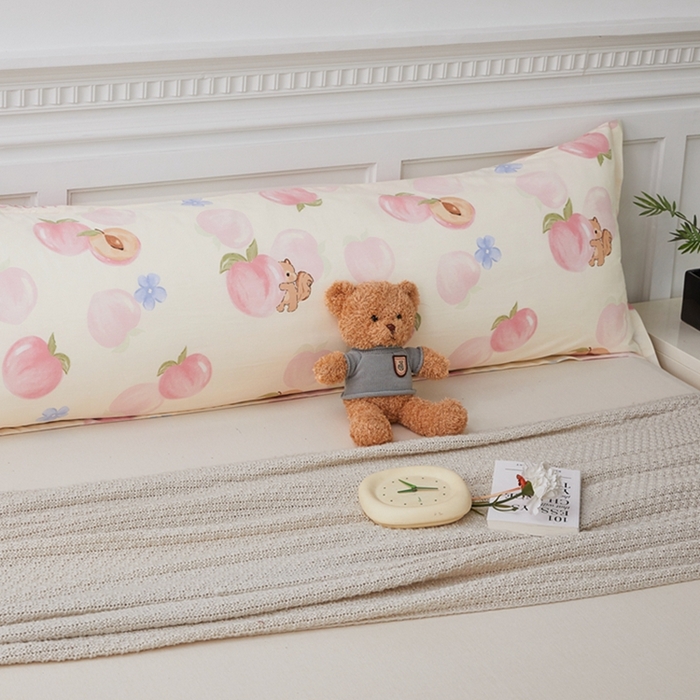 91家纺网 家纺一手货源 找家纺 翎盈家纺 2025新款纯棉小清新双人枕套 蜜桃松鼠