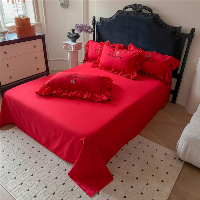 91家纺网 家纺一手货源 找家纺 富盛家纺 2025新款水洗亲肤棉刺绣床裙款四件套公主风四件套 茹意—大红