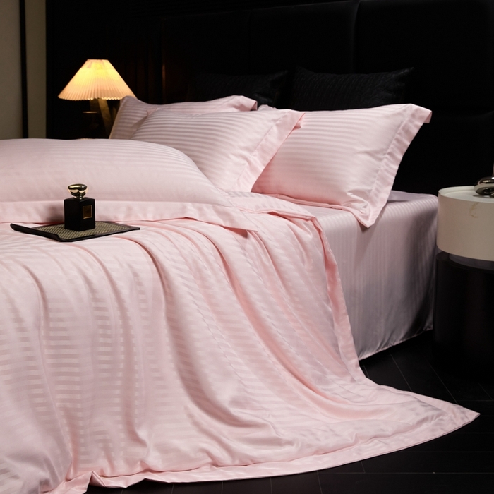 91家纺网 家纺一手货源 找家纺 绒世界 绒世界 2025新款四季款高端贡缎条纹水洗真丝四件套 香芋粉